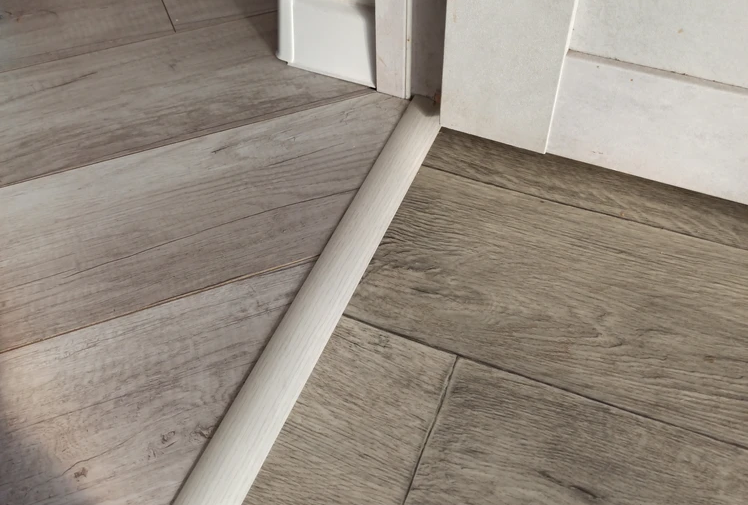 Порог разноуровневый ЛР 06.2700.24045 Сосна северная