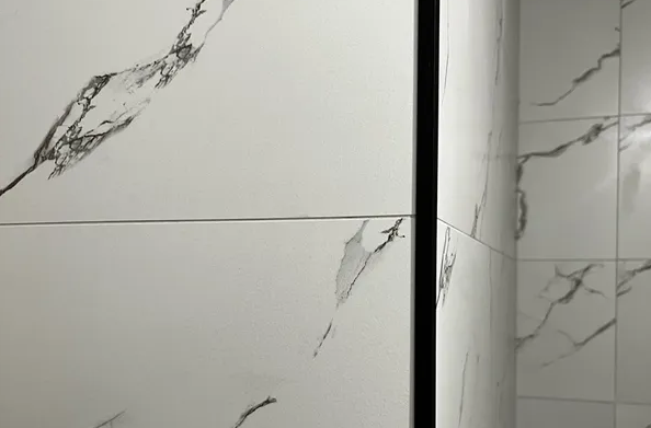 Профиль из нержавеющей стали L-образный Alumacer 10мм 2,6м Золото полированое