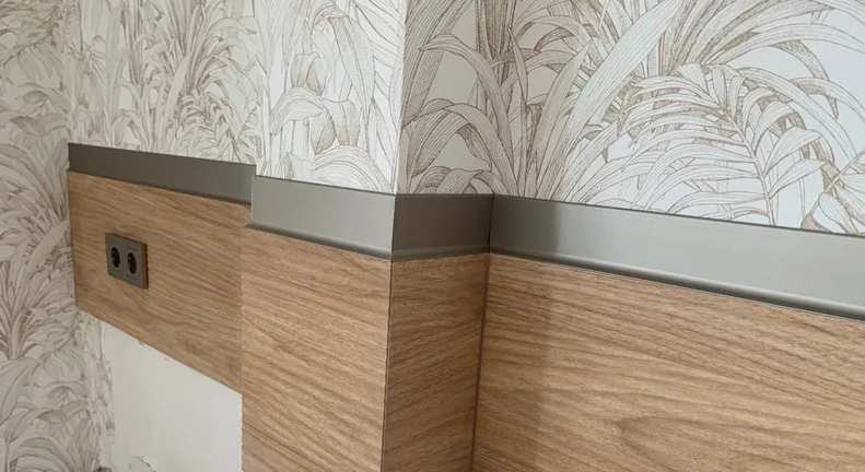 Плинтус алюминиевый Пл 80.2500.042лк Шампань