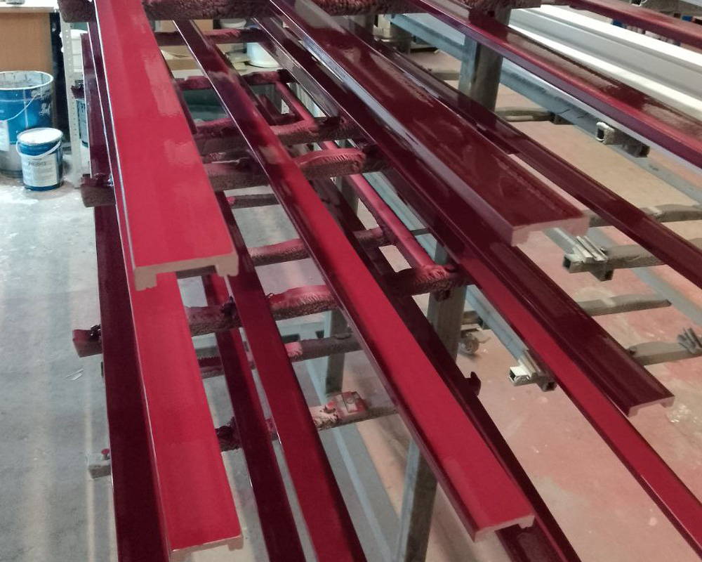 Плинтус ПОЛИСТИРОЛ HI WOOD B99V1 99мм х 18мм х 2,0м. Окраска включена в стоимость