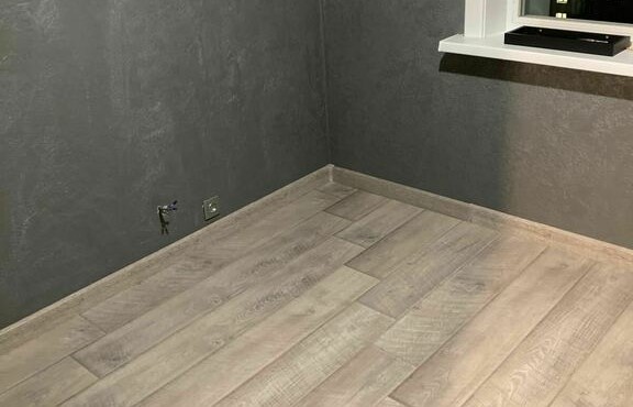 Плинтус ПВХ Идеал Классик 85мм 2,2м 253 Ясень серый