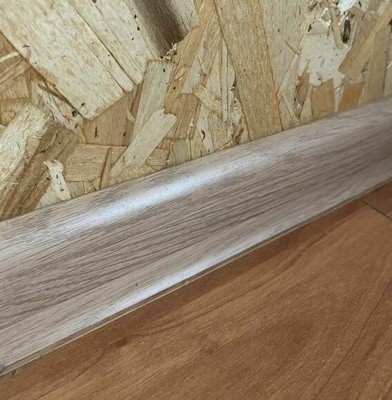 Плинтус ПВХ Идеал Классик 85мм 2,2м 253 Ясень серый