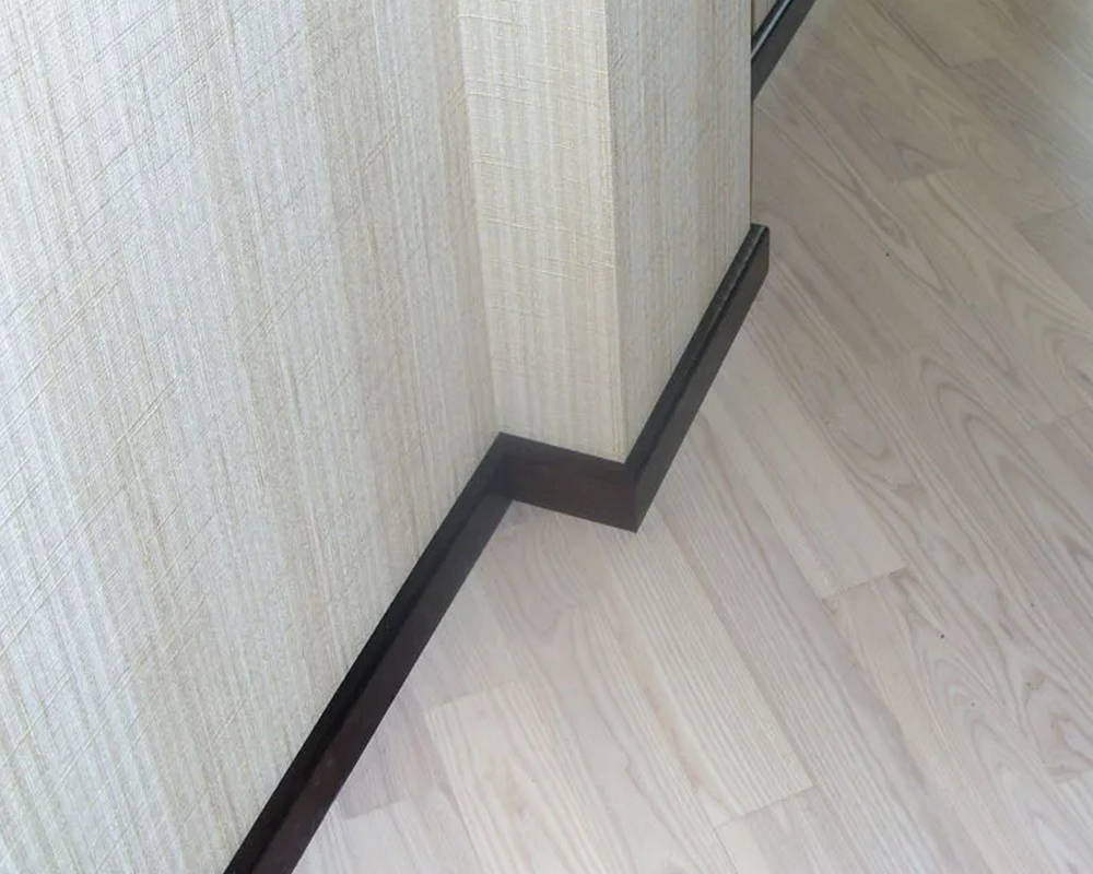 Плинтус напольный Salag Alpha 80*16*2400 мм AP81M3 Чёрный