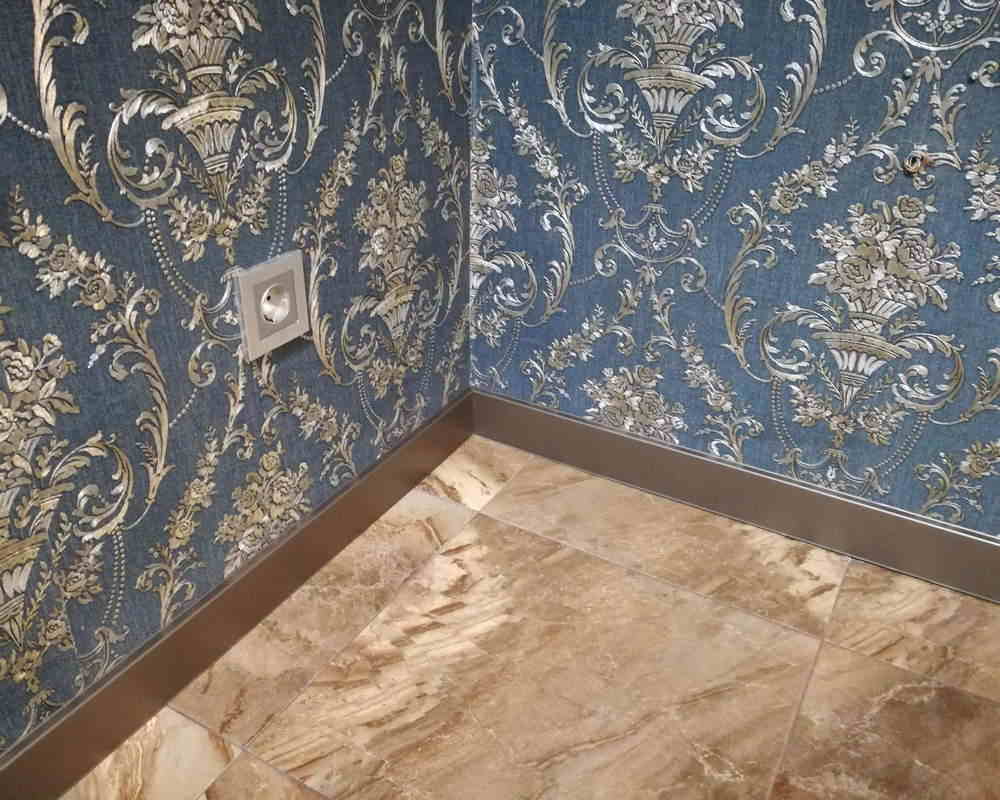 Плинтус ХДФ Dollken Cubu Flex Life 80мм х 2,5 м 1246 Серебро платинум