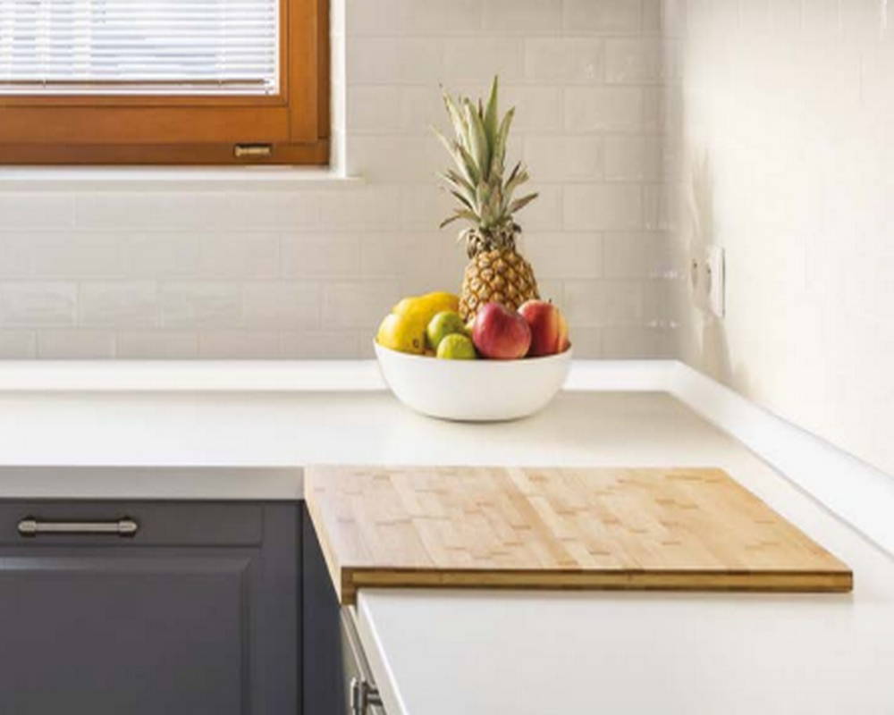 Плинтус для столешниц прямоугольный ПВХ Волшебная палочка 25*12мм 3м 2235 Семолина серая