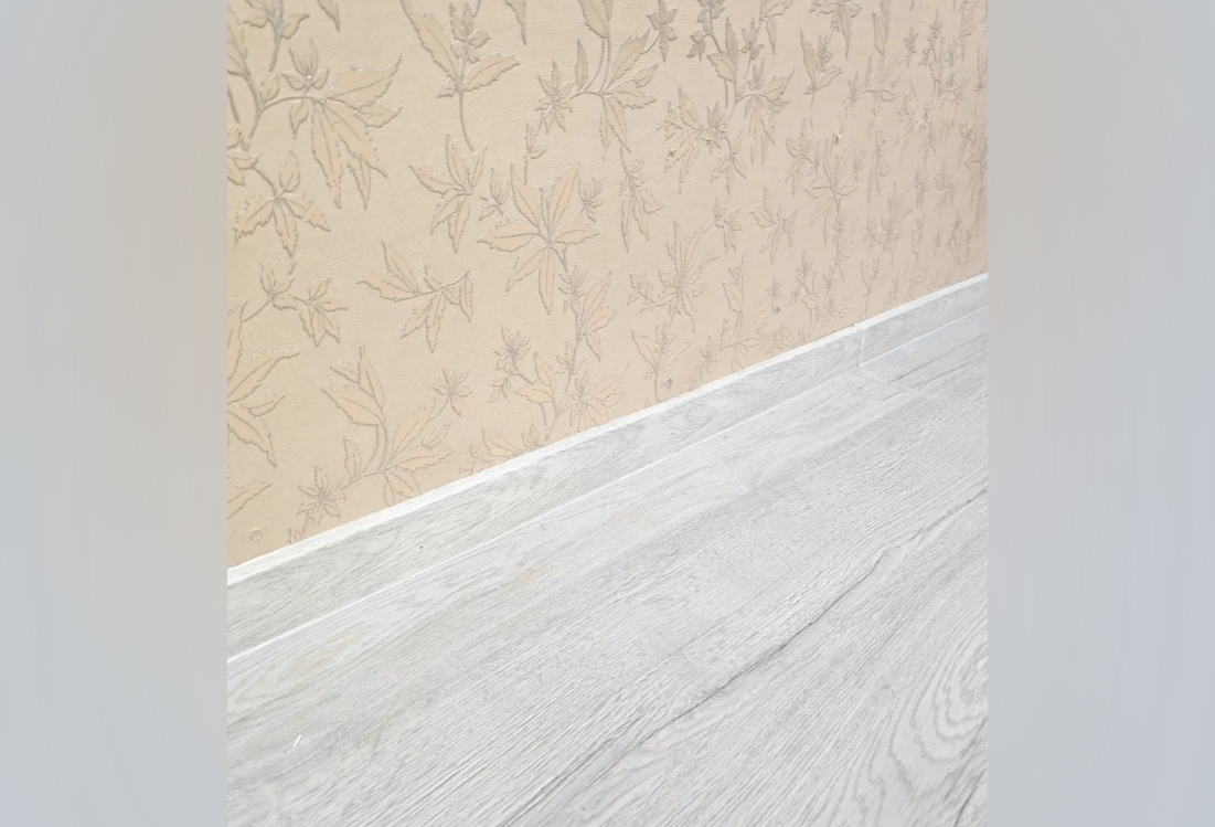 Плинтус ПВХ со съемной панелью Arbiton INDO 020 Дуб Бургос