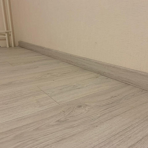 Плинтус МДФ Лука Пл 80МДФ.2400.Point line 24013 Дуб серый