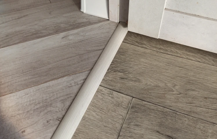 Порог разноуровневый ЛР 06.2700.24053 Ясень графит