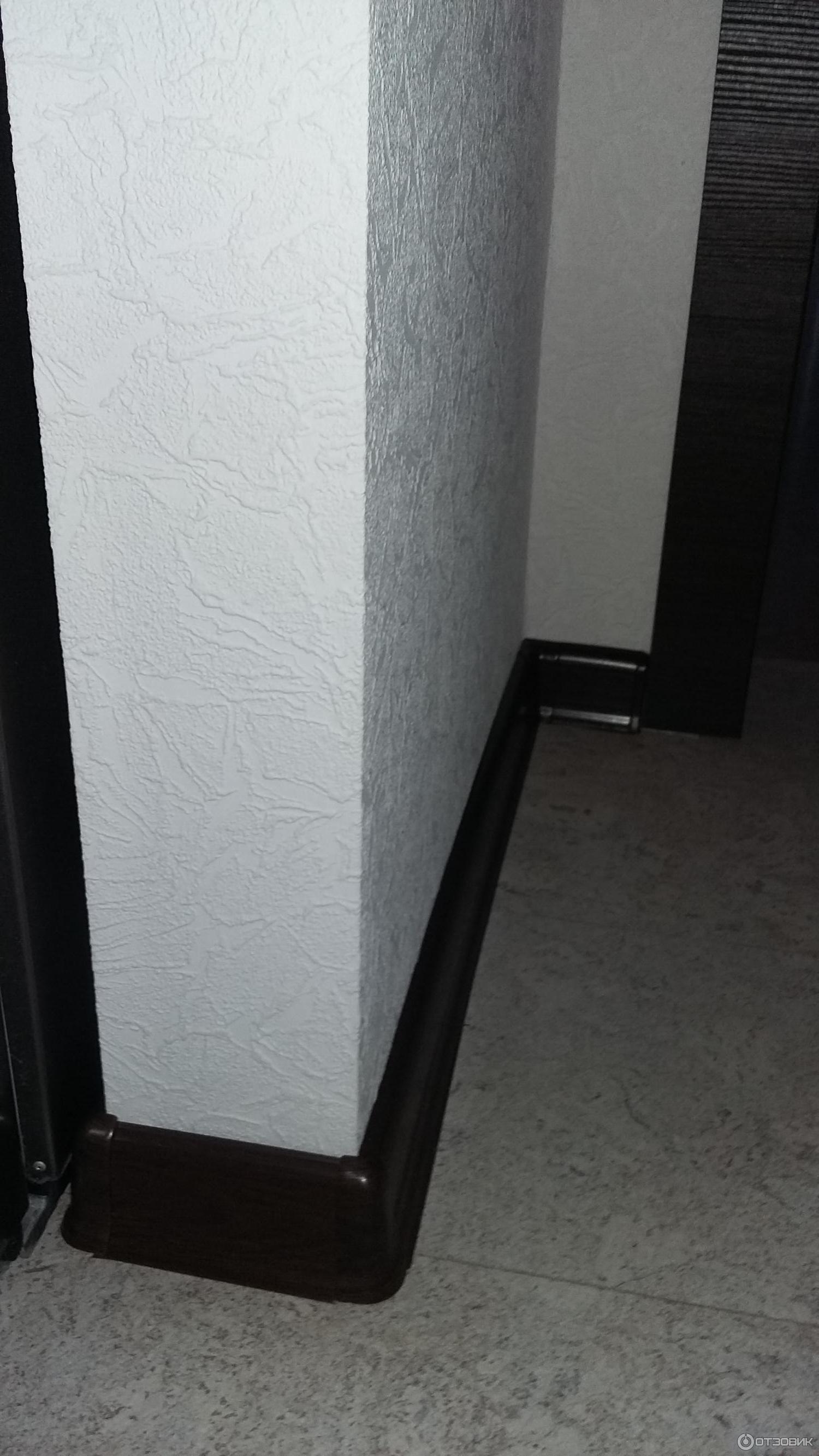 Плинтус ПВХ со съемной панелью Идеал Элит 201 Дуб