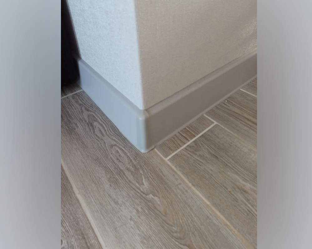 Плинтус ПВХ со съемной панелью Arbiton INDO 133 Оксфорд