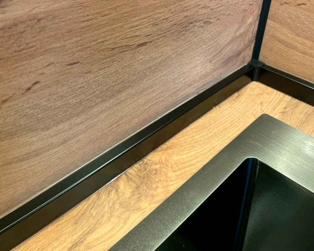 Плинтус для столешниц BL44 Черный мрамор 37*24*3000 мм.