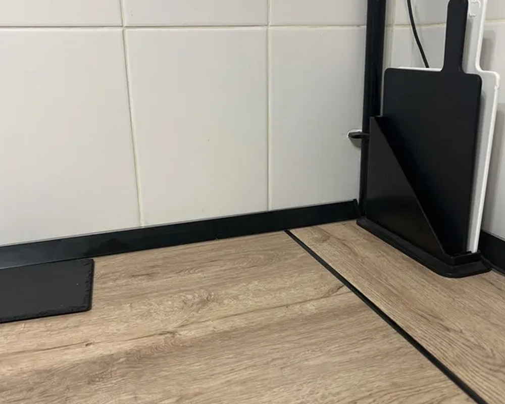 Плинтус для столешниц BL44 Черный мрамор 37*24*3000 мм.