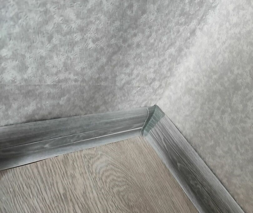 Плинтус ПВХ Идеал Классик 85мм 2,2м 253 Ясень серый