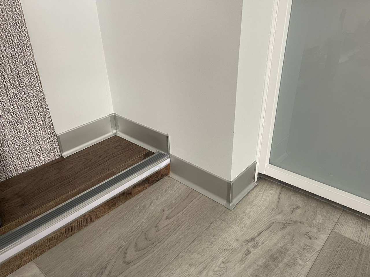 Плинтус алюминиевый Волшебная палочка 100 мм 3,0 м Серебро матовое