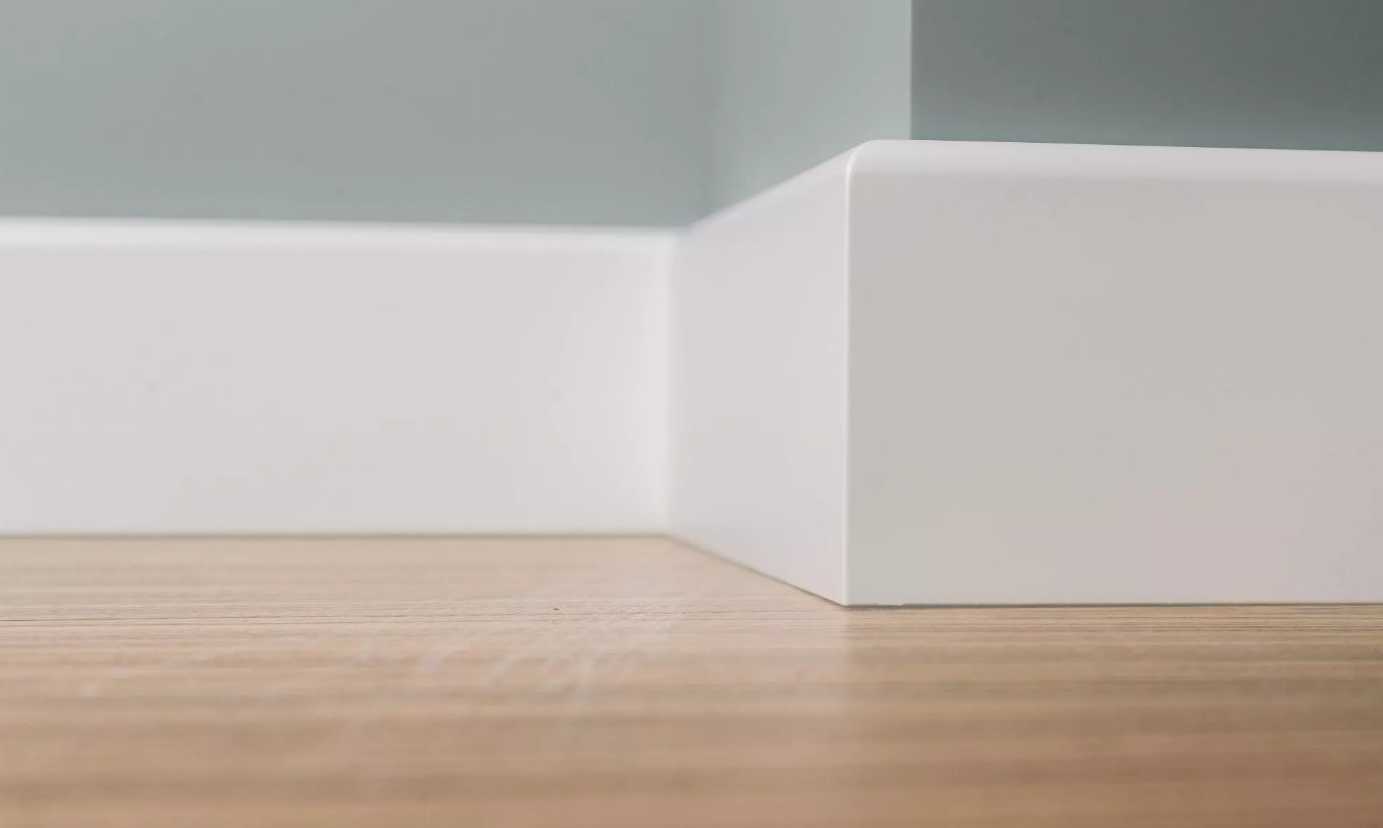 Плинтус МДФ Волшебная палочка 81402 81мм 2,4м. Окрашенная. NCS 1002Y