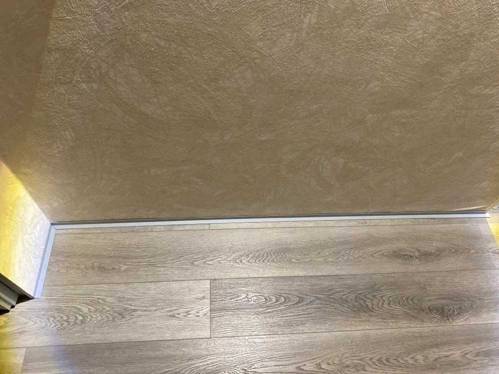 Микроплинтус SL16X25-001 16х25х2000мм Без покрытия