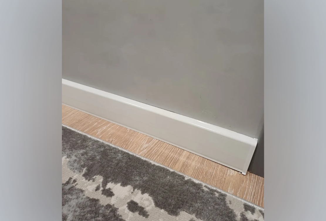 Плинтус ПВХ со съемной панелью Arbiton INDO 020 Дуб Бургос