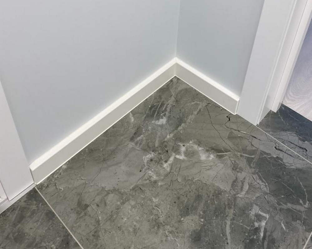 Плинтус ХДФ Dollken Cubu Flex Life 80мм х 2,5 м 1005 Белый RAL 9003