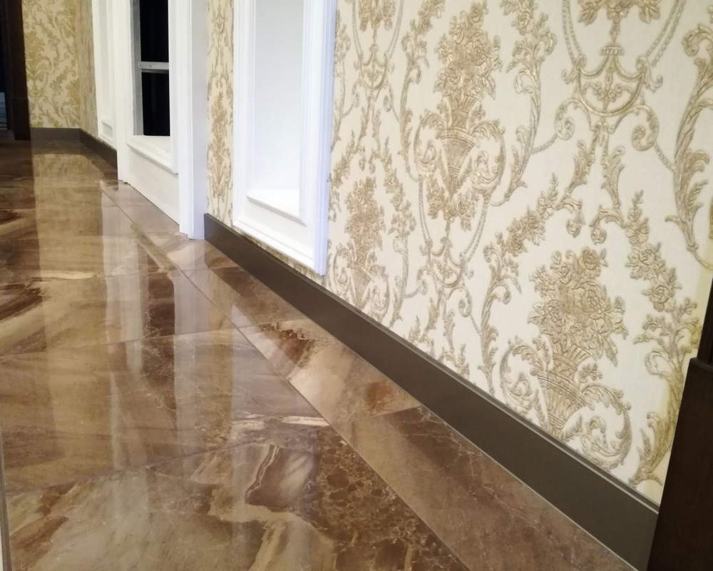 Плинтус ХДФ Dollken Cubu Flex Life 80мм х 2,5 м 1246 Серебро платинум