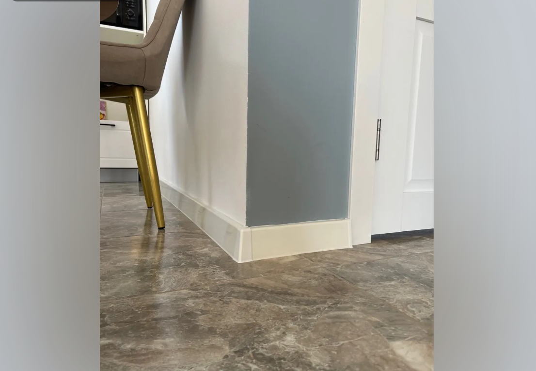 Плинтус ПВХ со съемной панелью Arbiton INDO 002 Ясень Северный