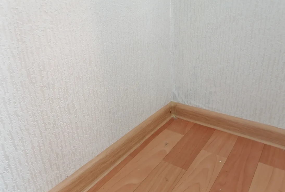 Плинтус ПВХ с кабель-каналом Рико Лео 148 Дуб петровский