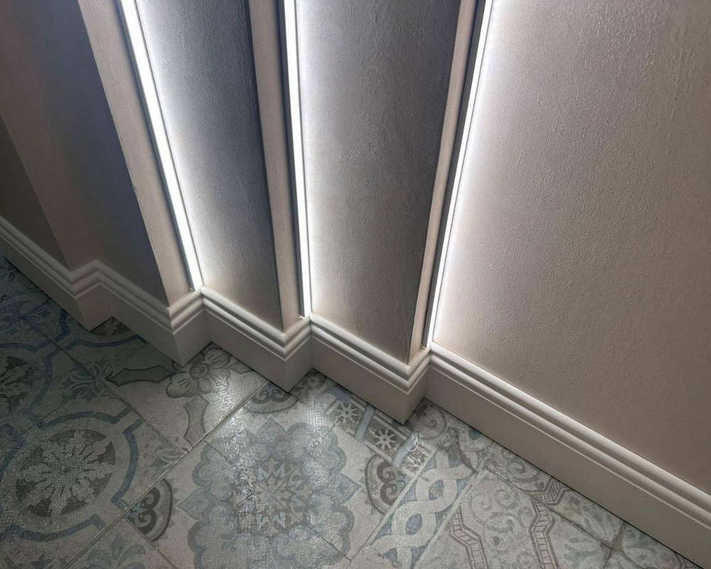 Плинтус СОЛИД 1 UHD 01/80 80*12*2000. Белый под покраску