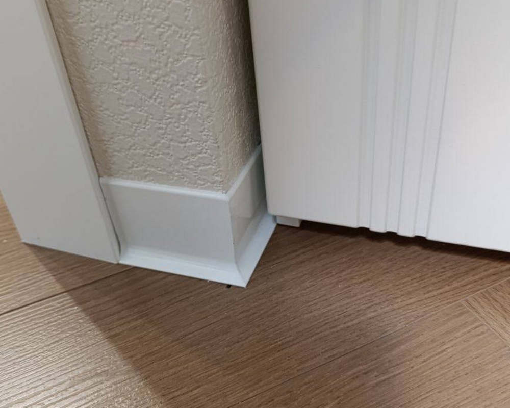 Плинтус алюминиевый 60 мм ПЛ-60 (92481PF7) белый муар 3м.