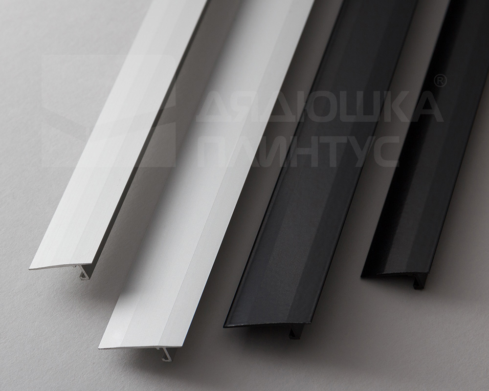 Профиль НЕПЛИНТУС UL25X6-03 25х6х2000мм Черный