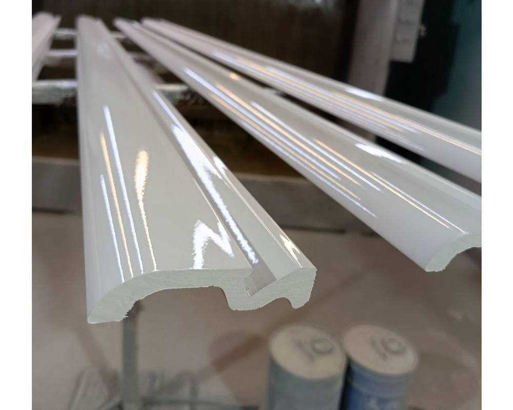 Плинтус ПОЛИСТИРОЛ HI WOOD под подсветку LB98 98,0мм х 19,5мм х 2,0м. Окраска включена в стоимость