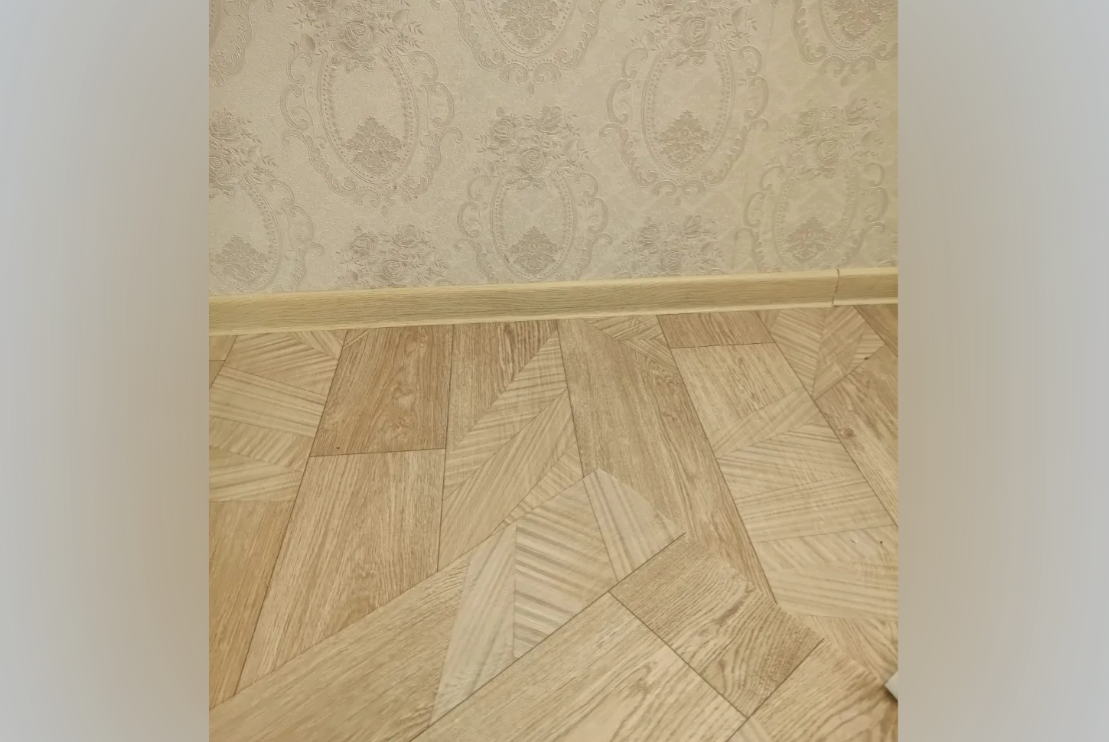 Плинтус ПВХ с кабель-каналом Рико Лео 102 Ольха серая