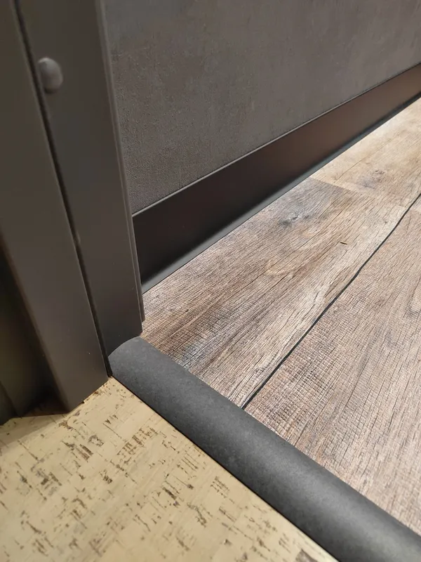 Порог разноуровневый ЛР 06.2700.24045 Сосна северная