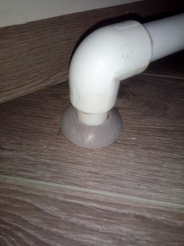 Обвод для труб 3/4 ПВХ ИДЕАЛ 28мм 253 Ясень Серый