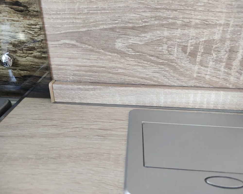 Плинтус для столешниц прямоугольный ПВХ Волшебная палочка 25*12мм 3м 2075 Дуб кера