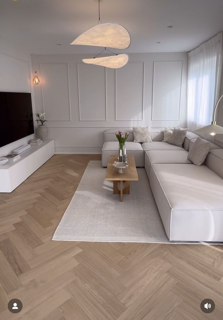 Молдинг из полистирола высокой плотности HI WOOD LB32 под подсветку 32,5мм х 24,0мм х 2,0м. Покраска под заказ