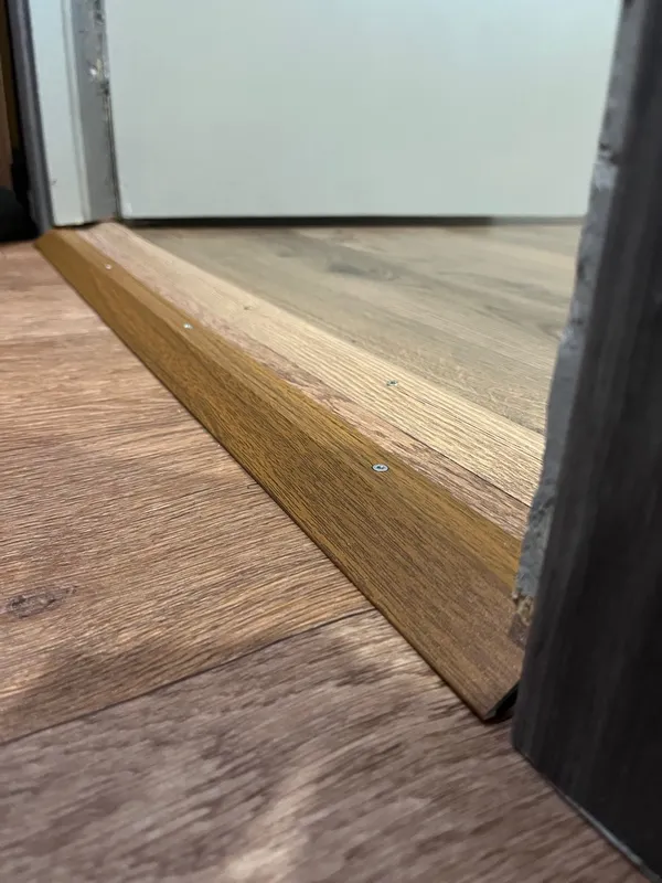 Порог разноуровневый ПР 04.1800.106 Ясень белый