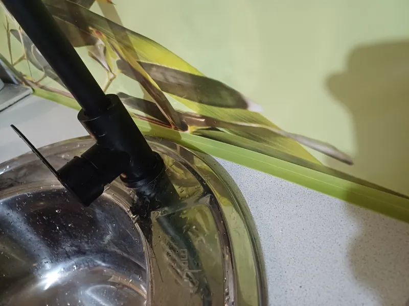 Угол ПВХ 20х20х2,75 м зелёный 145