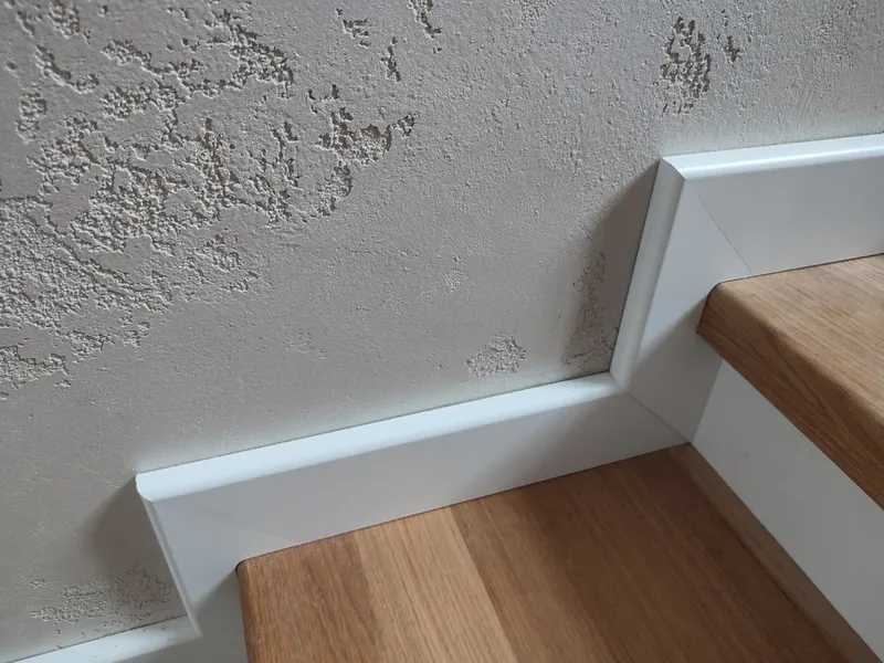 Плинтус МДФ Лука Пл 100-1МДФ.2400.Point line 24016