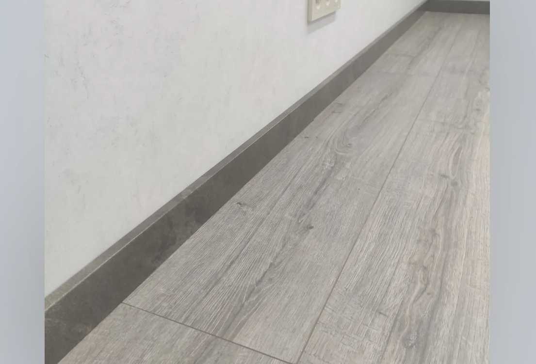 Плинтус МДФ Волшебная палочка. Гарден .223 Дуб Сухой серый