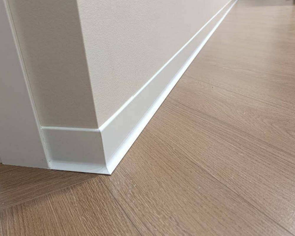 Плинтус алюминиевый Волшебная Палочка 60 мм 3,0 м Белый глянец