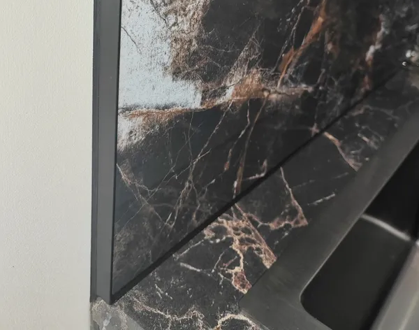 Профиль из нержавеющей стали L-образный Alumacer 10мм 2,6м Синий полированный