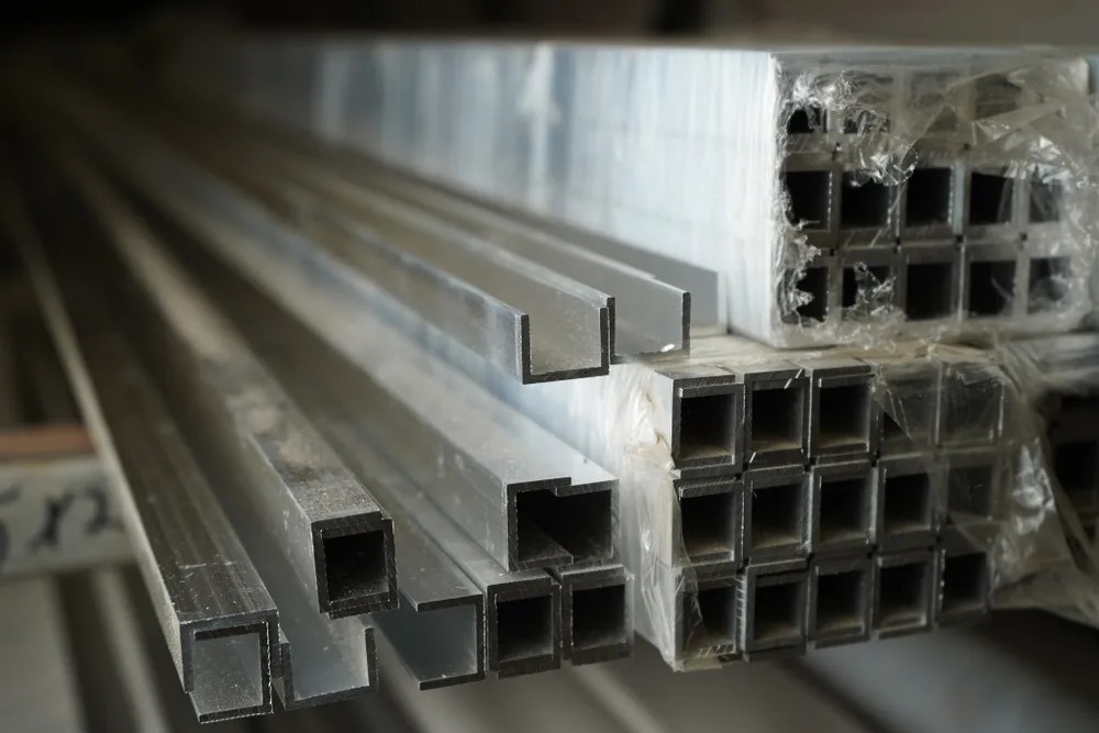 Швеллер алюминиевый 10*10*10*1,2 мм 2,0м без покрытия