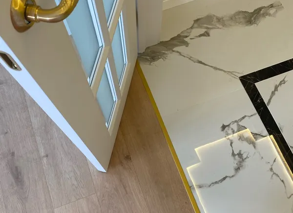 Т-образный порог для кварцвинила 10*4,5 мм 2,7м Блестящее золото PCRBO 1045