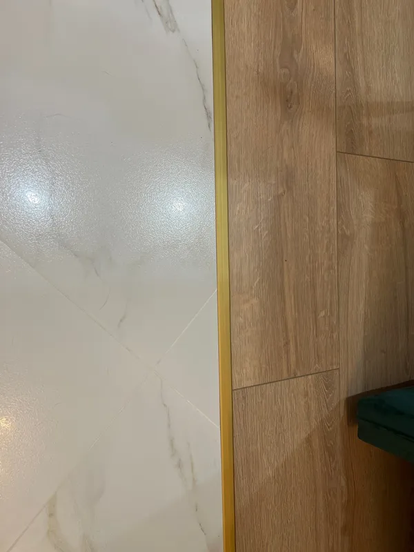 Т-образный порог для кварцвинила 10*4,5 мм 2,7м Блестящее золото PCRBO 1045