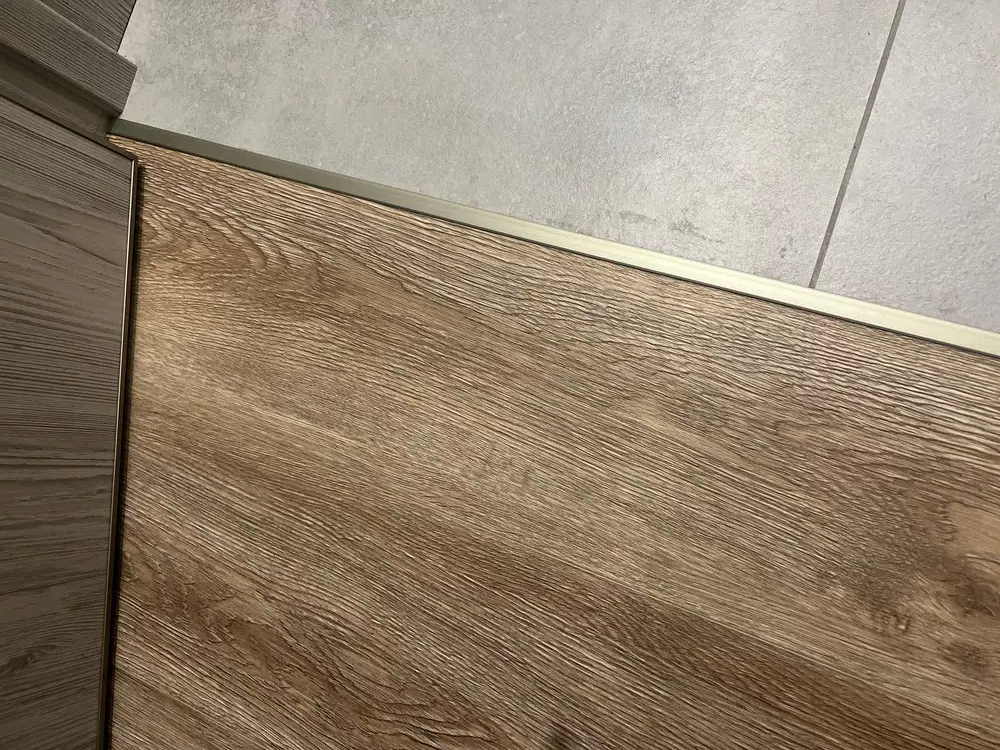 Т-образный порог для кварцвинила 10*4,5 мм 2,7м Блестящее золото PCRBO 1045