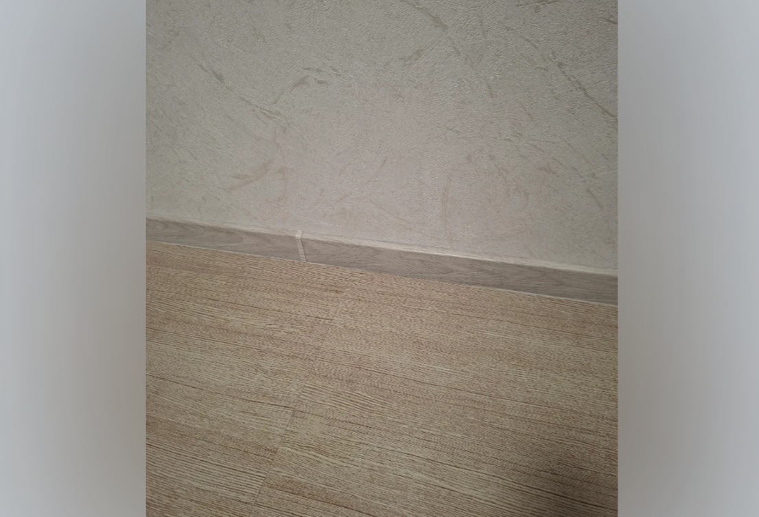 Плинтус ПВХ со съемной панелью Arbiton INDO 020 Дуб Бургос