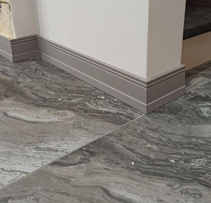 Плинтус из полистирола высокой плотности HI WOOD W009R 100мм х 25мм х 2,0м.