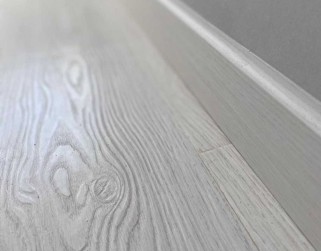 Плинтус МДФ Лука Пл 80МДФ.2400.Point line 24043 Сосна скания