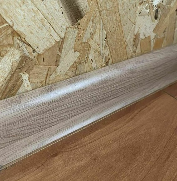 Плинтус ПВХ Идеал Классик 85мм 2,2м 253 Ясень серый