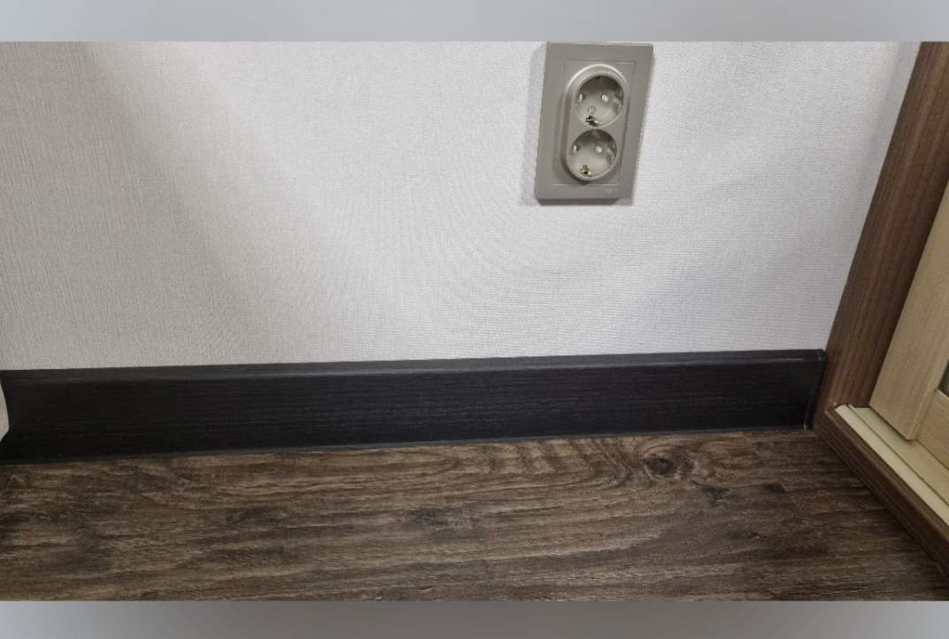 Плинтус ПВХ Cezar матовый с мягким краем HI-LINE PRESTIGE 088 Серый