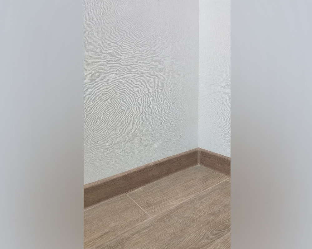 Плинтус ПВХ со съемной панелью Arbiton INDO 003 Дуб Лофт